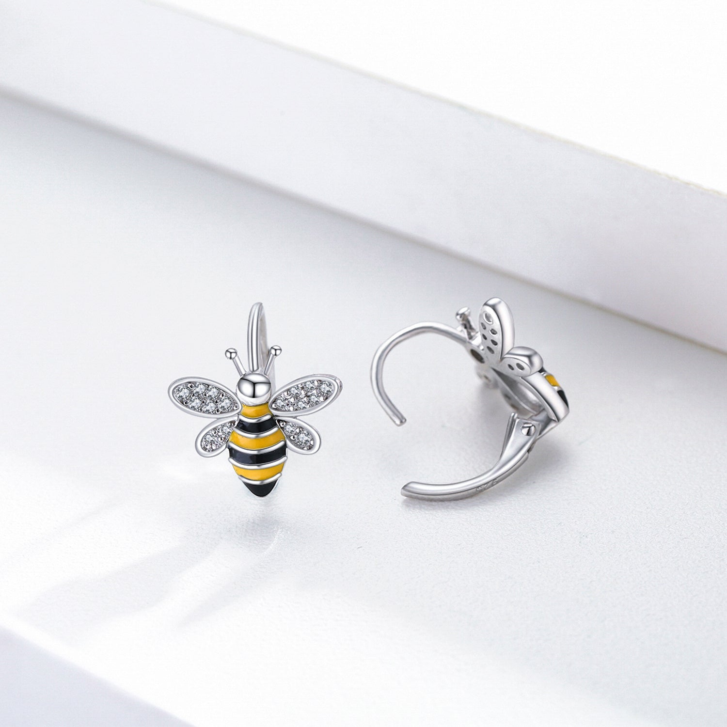 S925 Bee Huggy