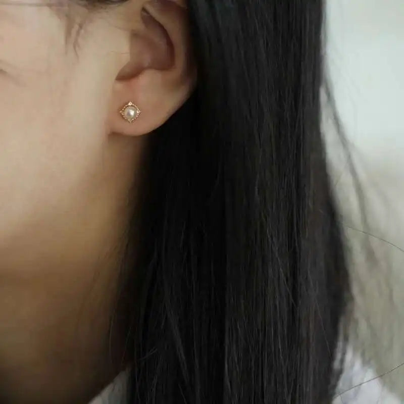 9K GOLD PEARL STUD EARRINGS