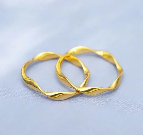 18K GOLD WOMENS RING