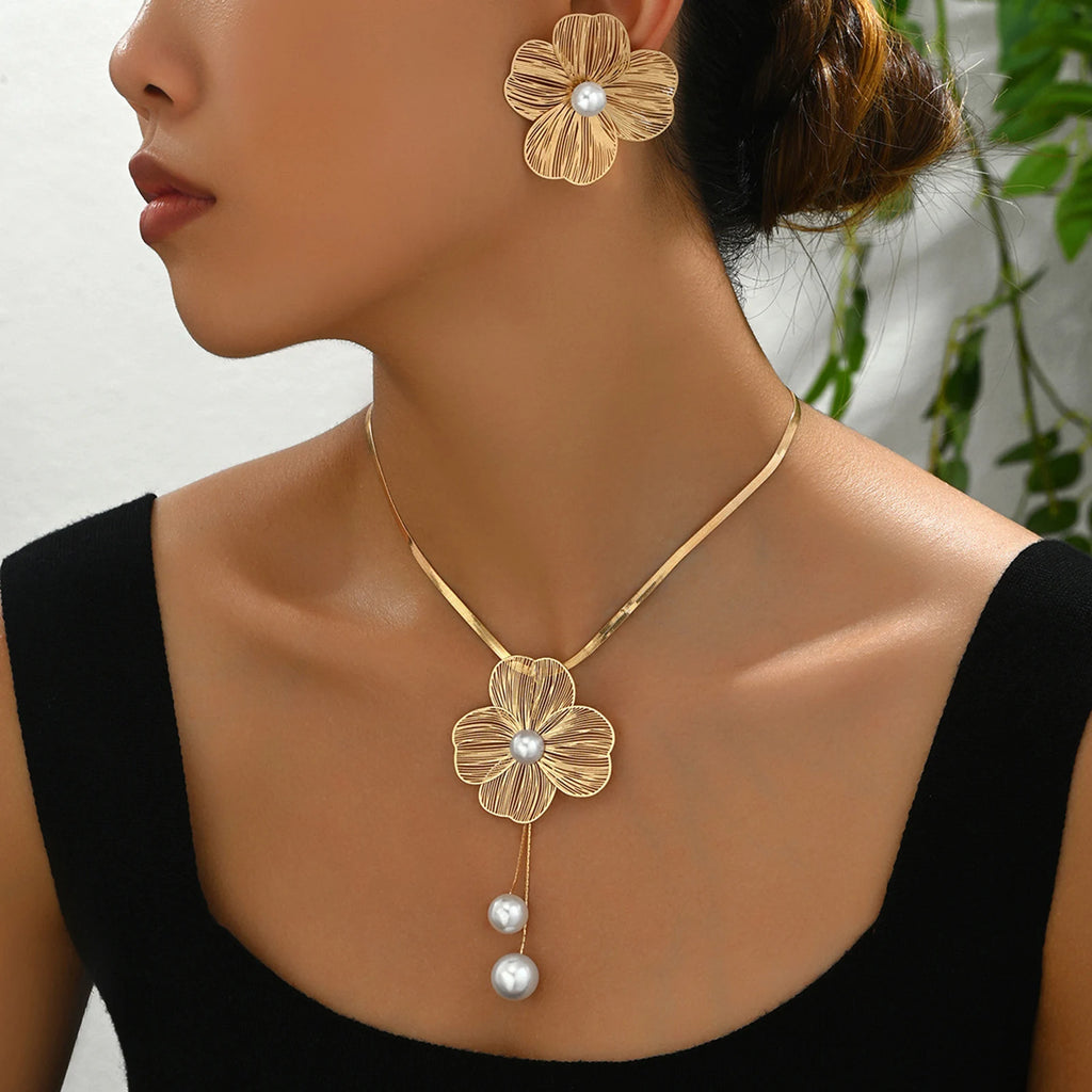 Elegant Gold Flowers Set with Pearl Inlay