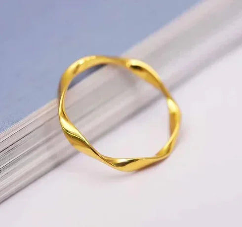 18K GOLD WOMENS RING
