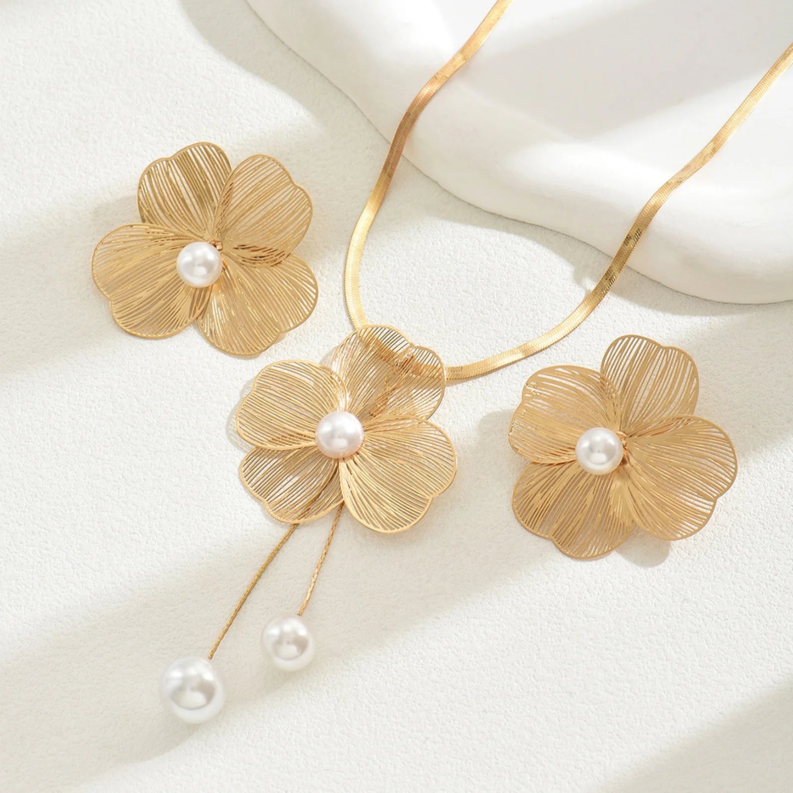 Elegant Gold Flowers Set with Pearl Inlay