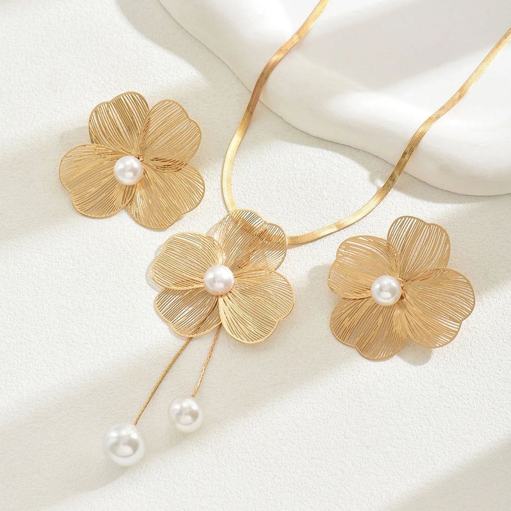 Elegant Gold Flowers Set with Pearl Inlay