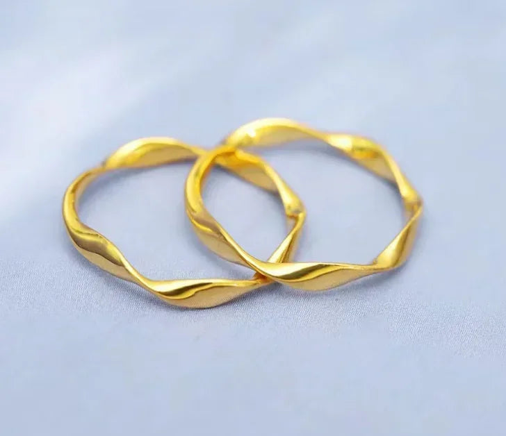18K GOLD WOMENS RING