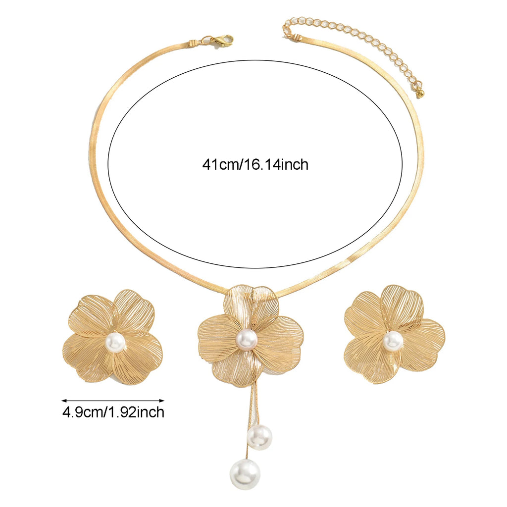 Elegant Gold Flowers Set with Pearl Inlay